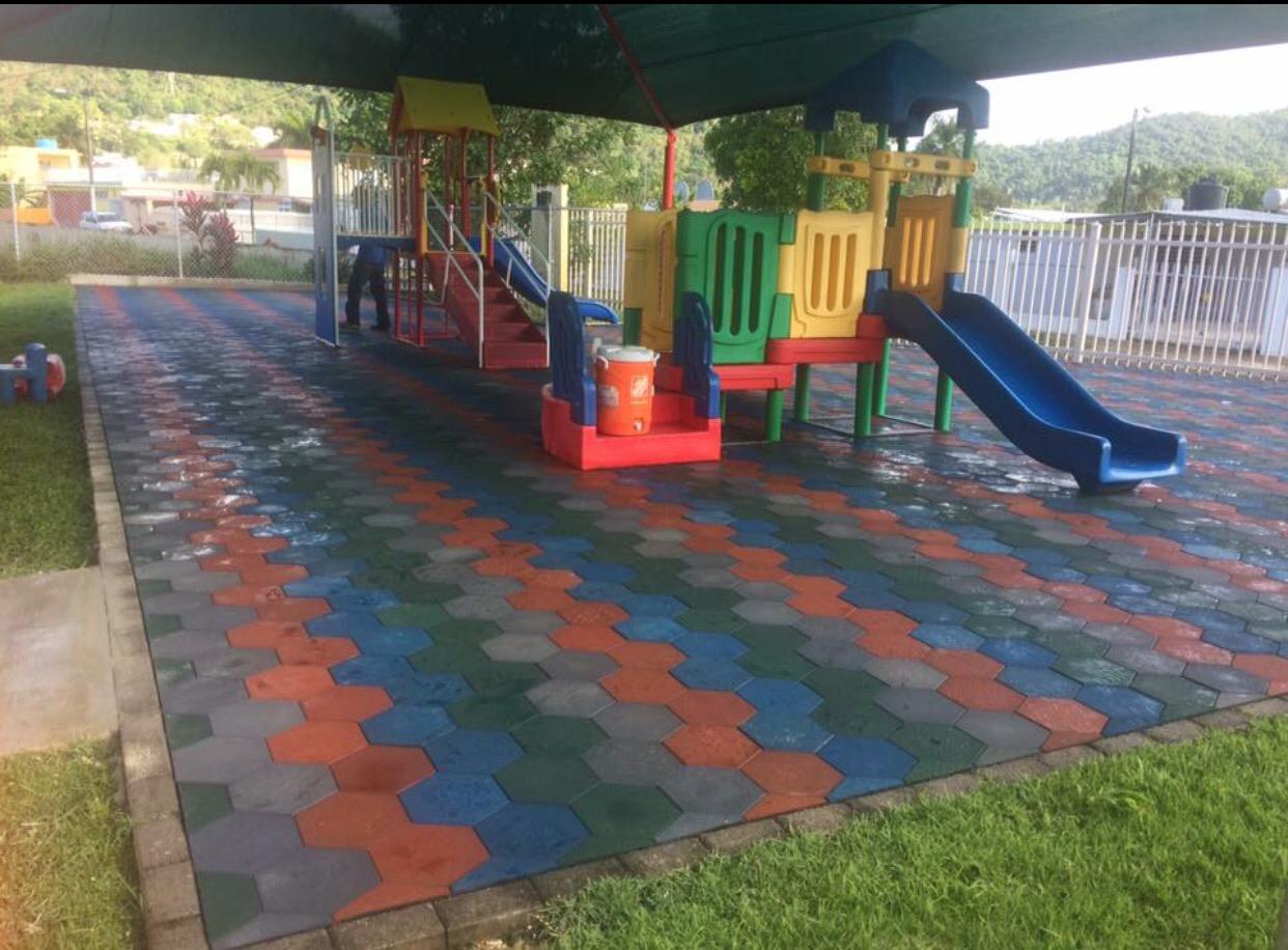 Recycled rubber roof tile