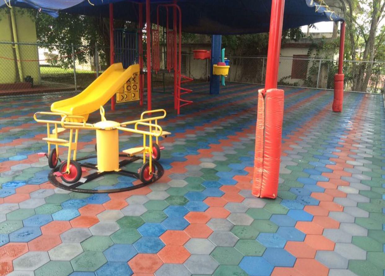 Recycled rubber roof tile